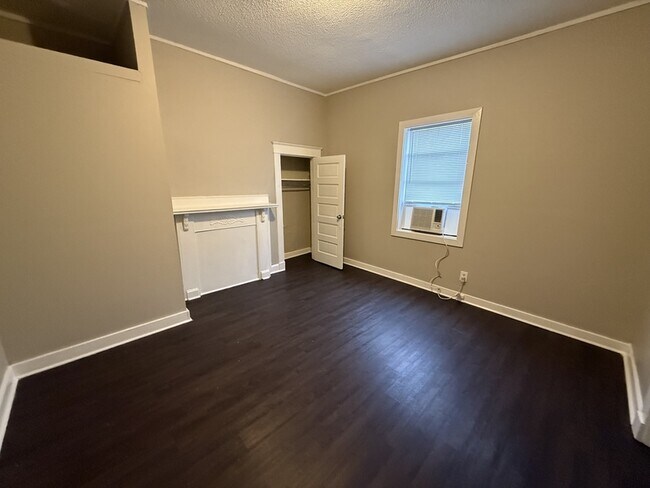 Building Photo - 852 Ioka Ave