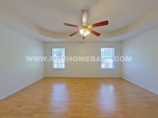 Building Photo - Crestview Charm: 4 Bedroom Home with Hard Floors and Fenced Yard!
