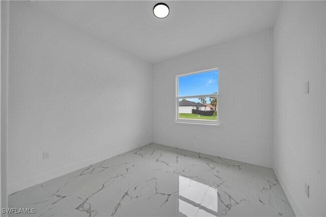 Building Photo - 1205 W 14th St