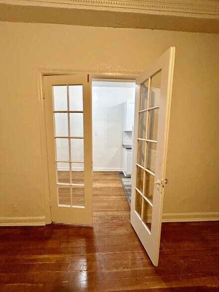 Building Photo - 1523 N McCadden Pl