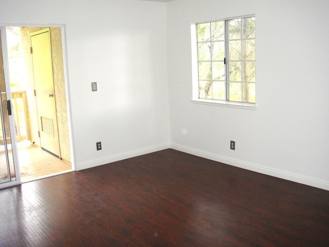 Building Photo - 5837 Oak Bend Ln