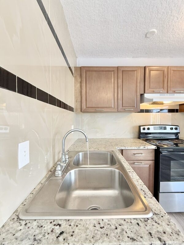 Building Photo - 551 N Ridgewood Ave