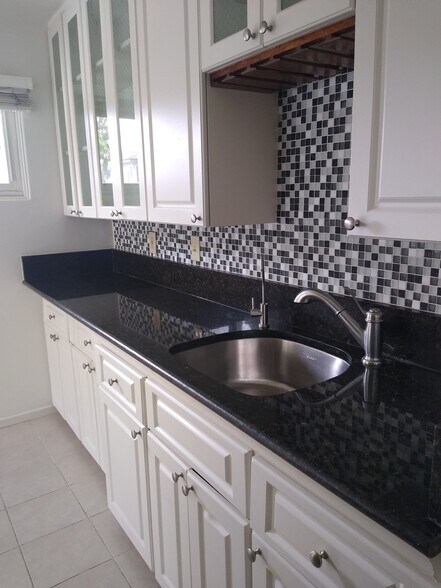 Kitchen with granite counterop. - 4127 Everts St