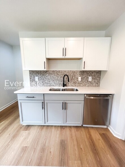Building Photo - 411 E Torbush St