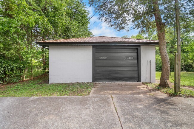 Building Photo - 10 Lexington Dr