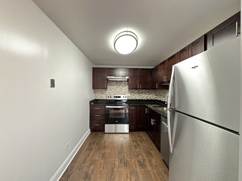 Building Photo - 525 N Quentin Rd