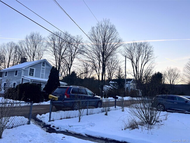 Building Photo - 13 Herlings Rd