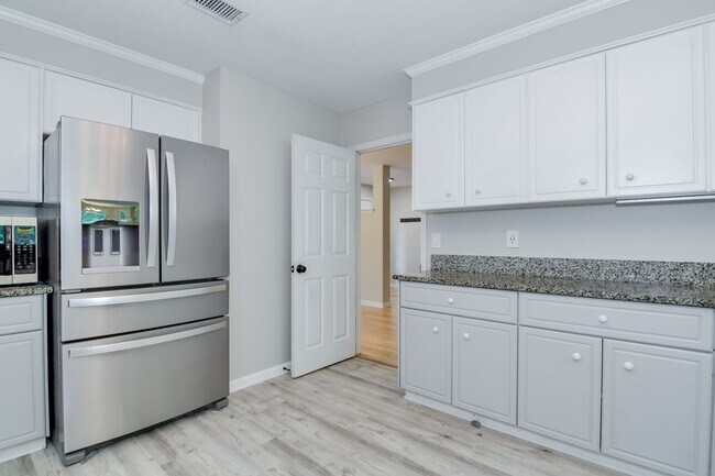 Building Photo - Brick Ranch in Evans