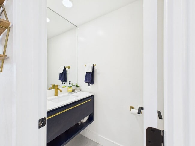 Building Photo - 3325 Brunell Dr