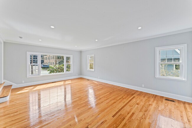 Building Photo - 80 3rd St