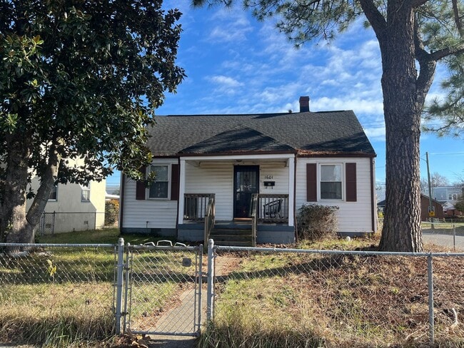 Primary Photo - 2-bedroom 1 bath cottage