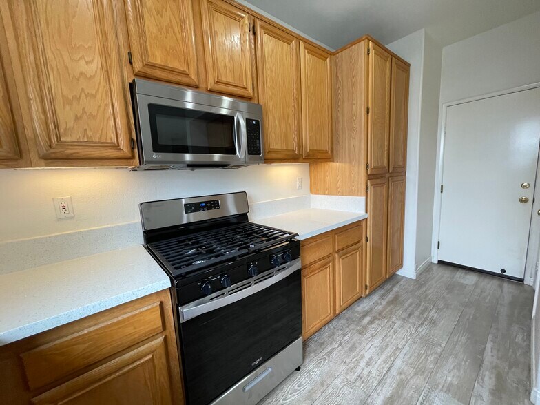 Building Photo - 2300 Jeans Ct