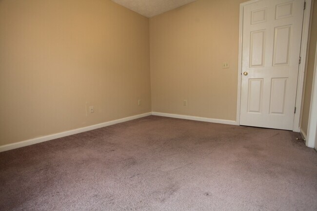 Building Photo - Duplex on Halal Court!