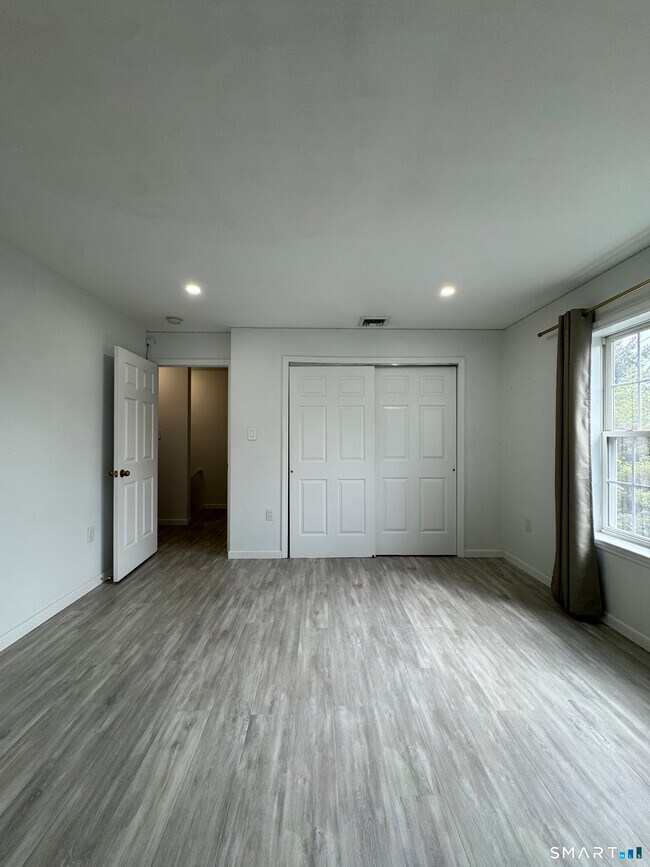 Building Photo - 136 W Cedar St