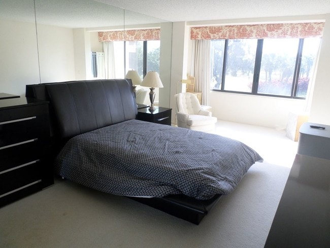 Building Photo - 4770 Fountains Dr S