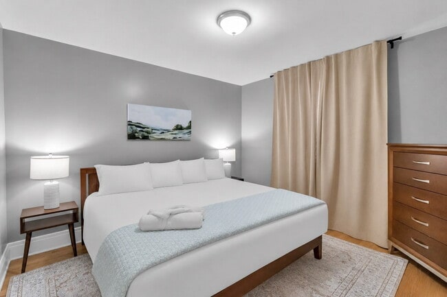 Building Photo - Furnished 4-Bedroom, 2-Bath Lower Unit in North Buffalo