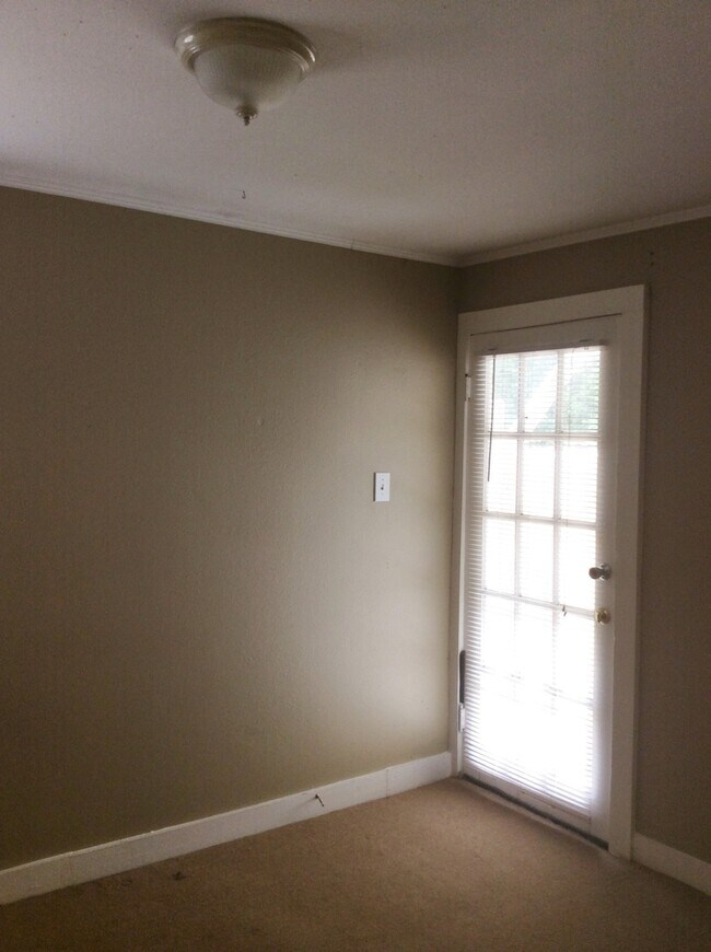 Building Photo - *Bayside Properties Residential 156