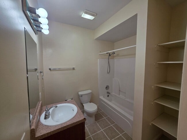 Building Photo - 1102 E 33rd St