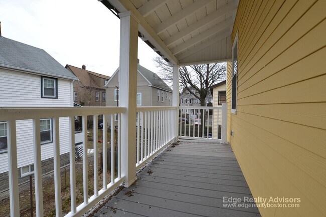 Building Photo - 35 Glencoe St