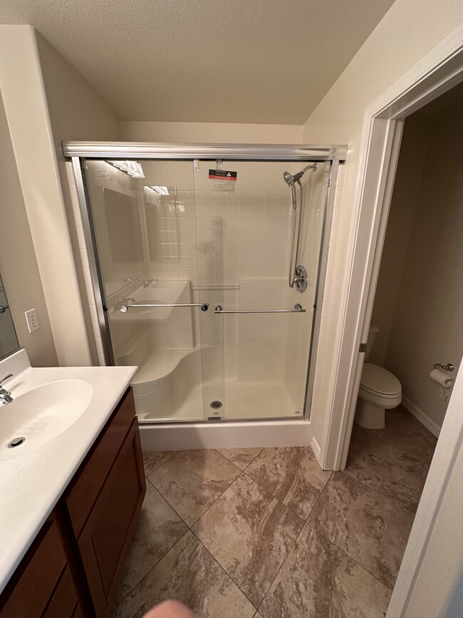 3rd floor full bath shower - 22919 Mariposa Ave