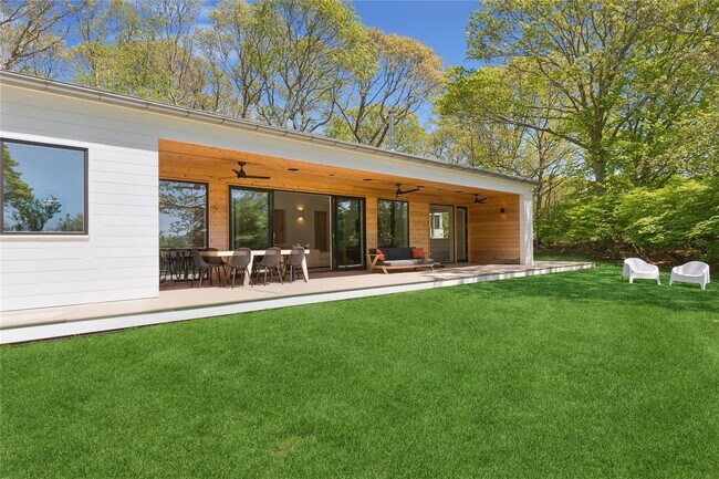 Building Photo - 6710 Soundview Ave
