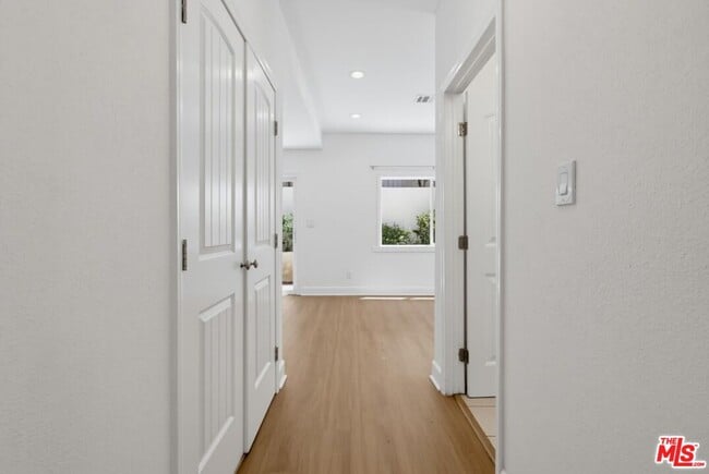 Building Photo - 3528 Mesquite Dr