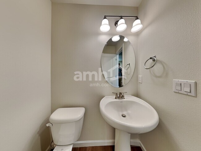 Building Photo - 9011 NE 165th Ave