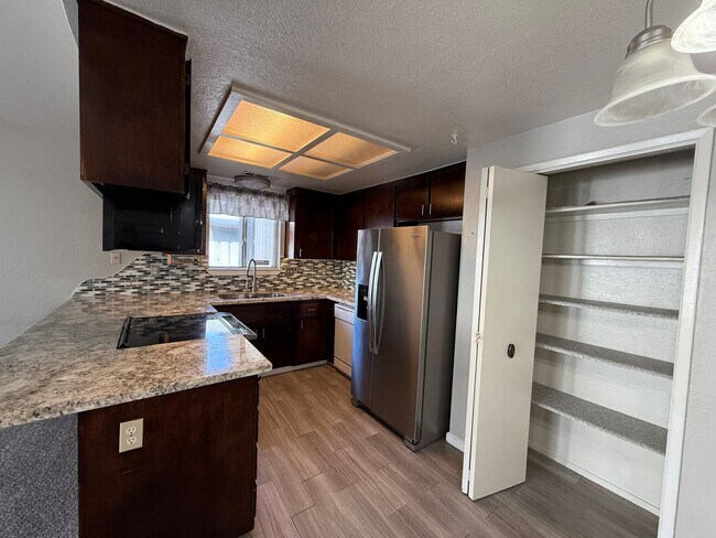 Building Photo - Temescal and Moonstar Duplex