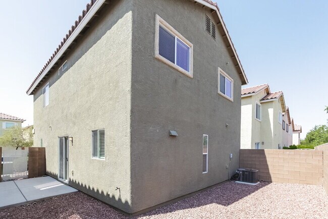 Building Photo - 3342 Villa Fiori Ave