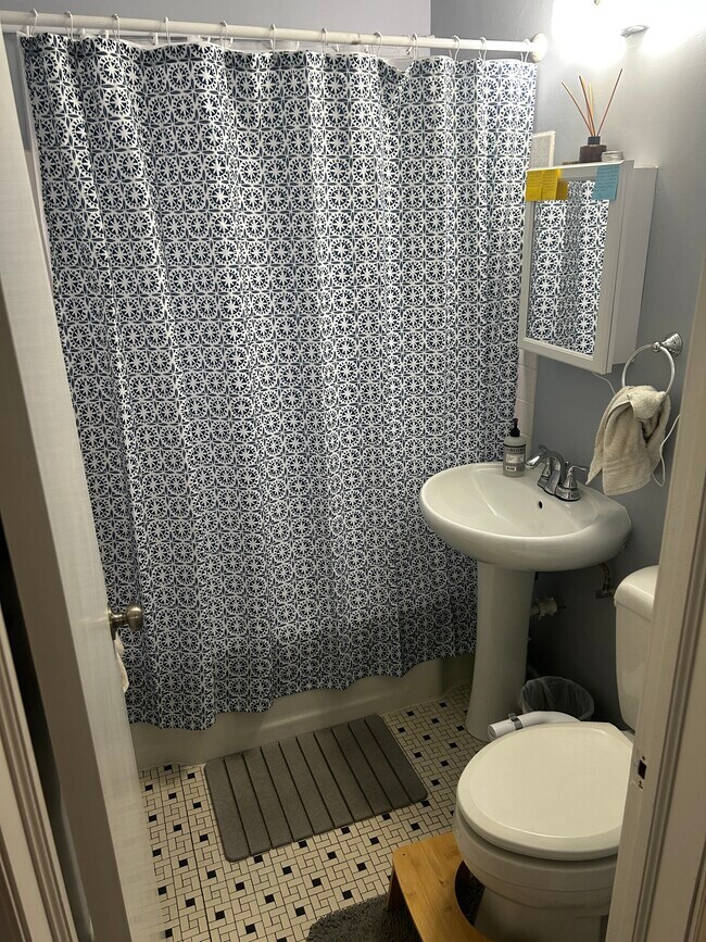 Building Photo - 5315 4 Unit