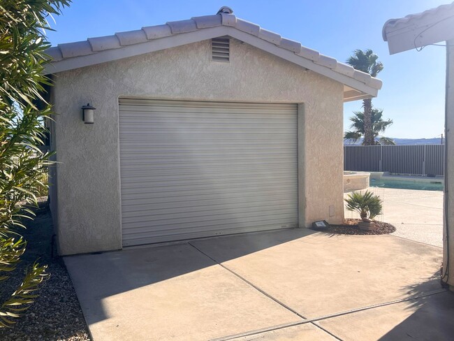 Building Photo - Unfurnished Long Term Pool Home