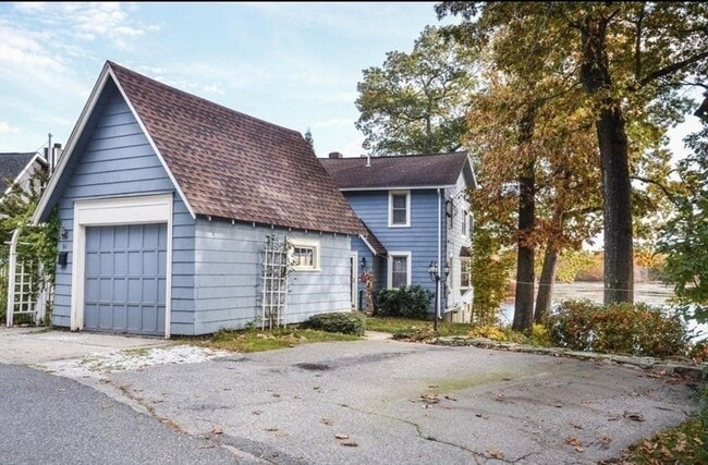Building Photo - 84 Lakeside Dr