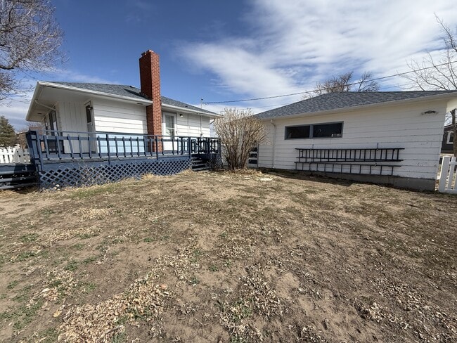 Building Photo - 628 3rd Ave NW