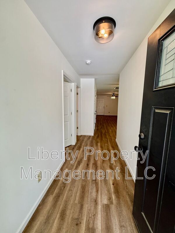 Building Photo - 534 E 6th Ave