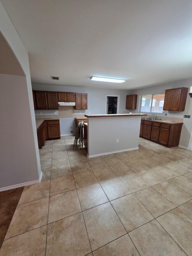 Building Photo - 613 Cuervo Dr