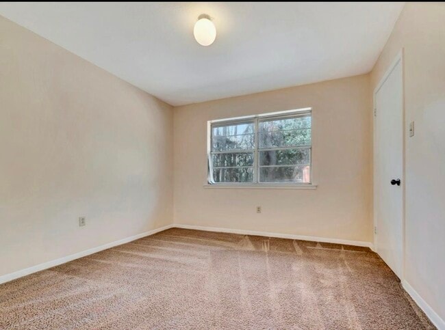 Building Photo - 1529 Shelton Dr