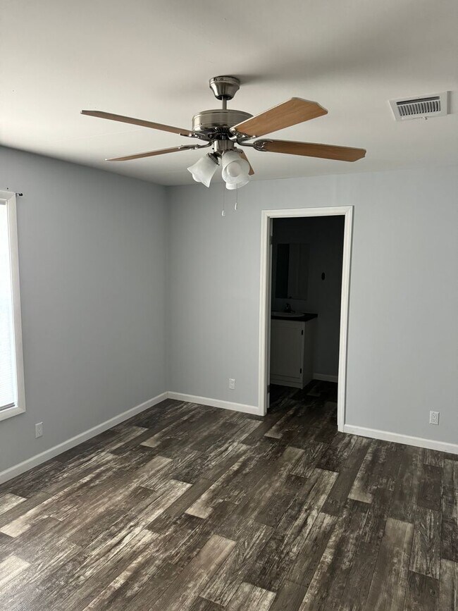 Building Photo - BEAUTIFUL +55 HOA COMMUNITY