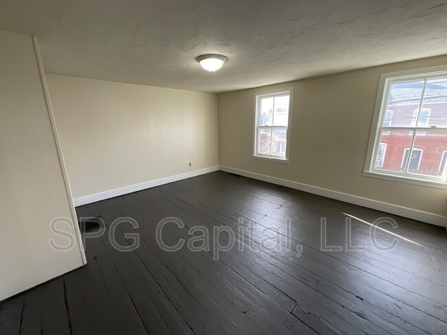 Building Photo - 402 S Washington St