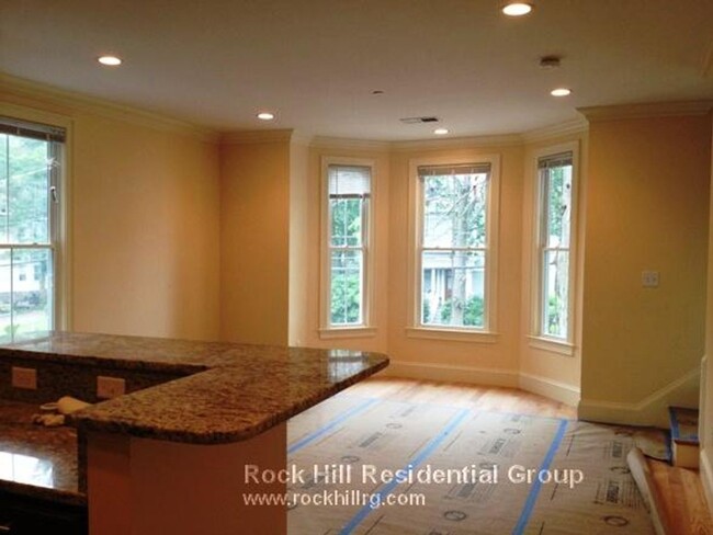Building Photo - HOT BRIGHTON LISTING!!!!
