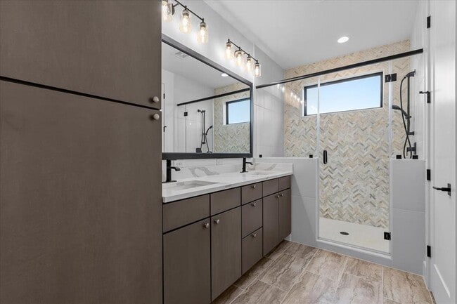 Building Photo - 315 Holton Dr