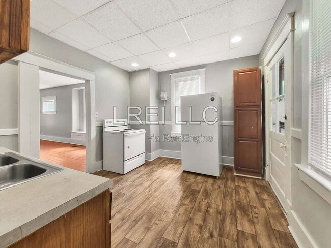 Building Photo - 210 N 38th St