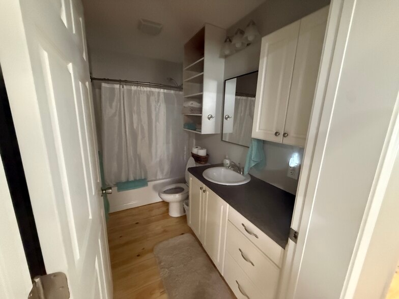 Building Photo - 80 Redwood Ln