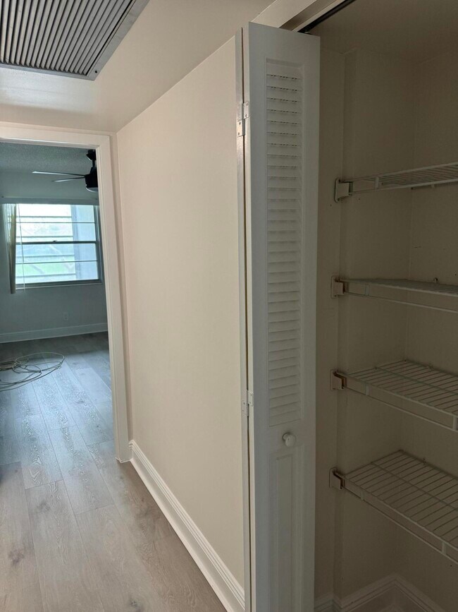Building Photo - 2039 Rexford A