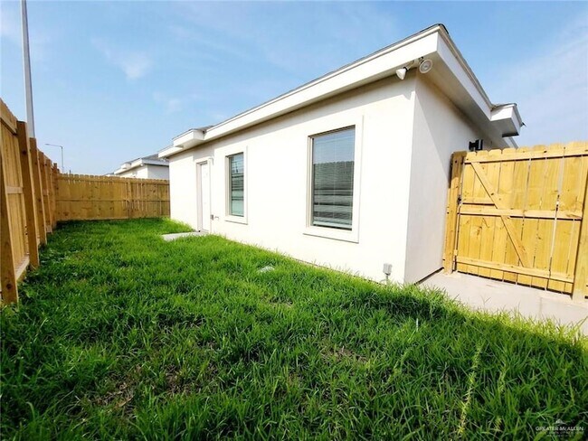Building Photo - 7107 N 59th Ln