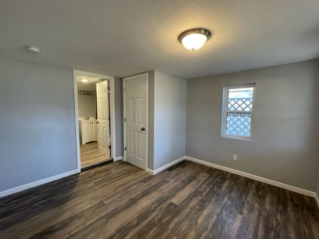 Building Photo - Great Location / Updated Home!