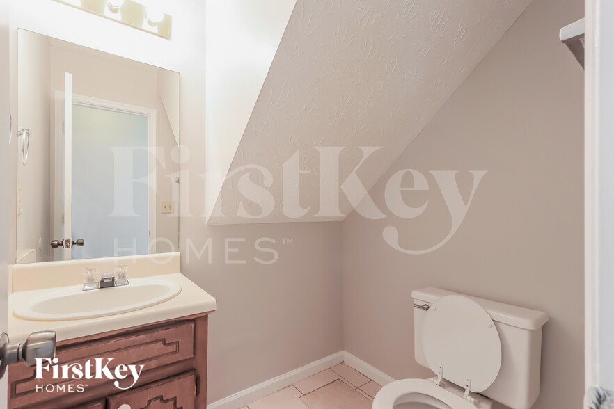 Building Photo - 10270 Misty Ridge Dr