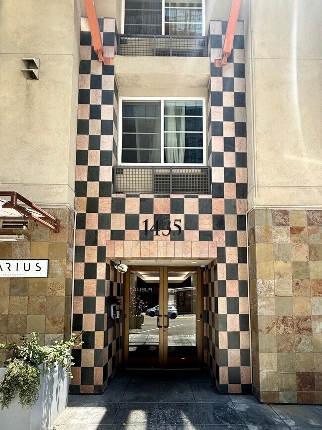 Building Photo - Spacious Studio Living in the Heart of Little Italy
