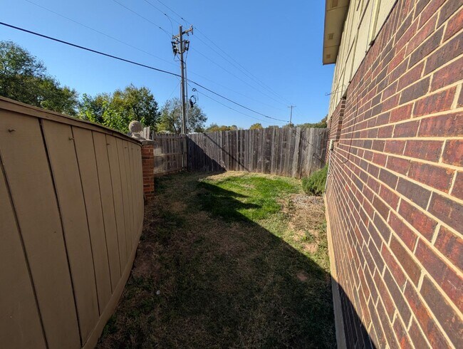Building Photo - 3201 Lois Arlene Cir