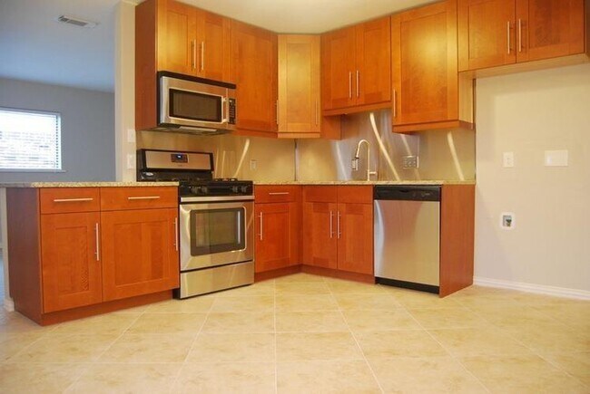 Building Photo - 406 West St