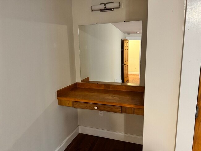 Building Photo - 15 Hamilton St